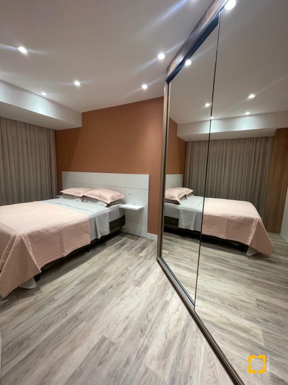 Cobertura com 318m², 8 quartos (sendo 4 suítes), 3 garagens, no bairro Cachoeira do Bom Jesus em Florianópolis