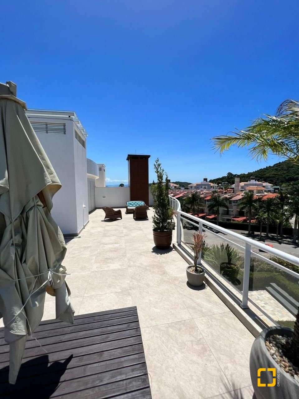 Cobertura com 318m², 8 quartos (sendo 4 suítes), 3 garagens, no bairro Cachoeira do Bom Jesus em Florianópolis