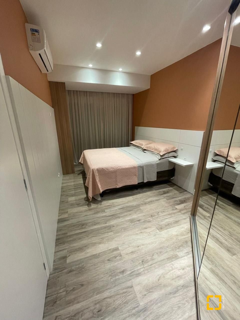 Cobertura com 318m², 8 quartos (sendo 4 suítes), 3 garagens, no bairro Cachoeira do Bom Jesus em Florianópolis