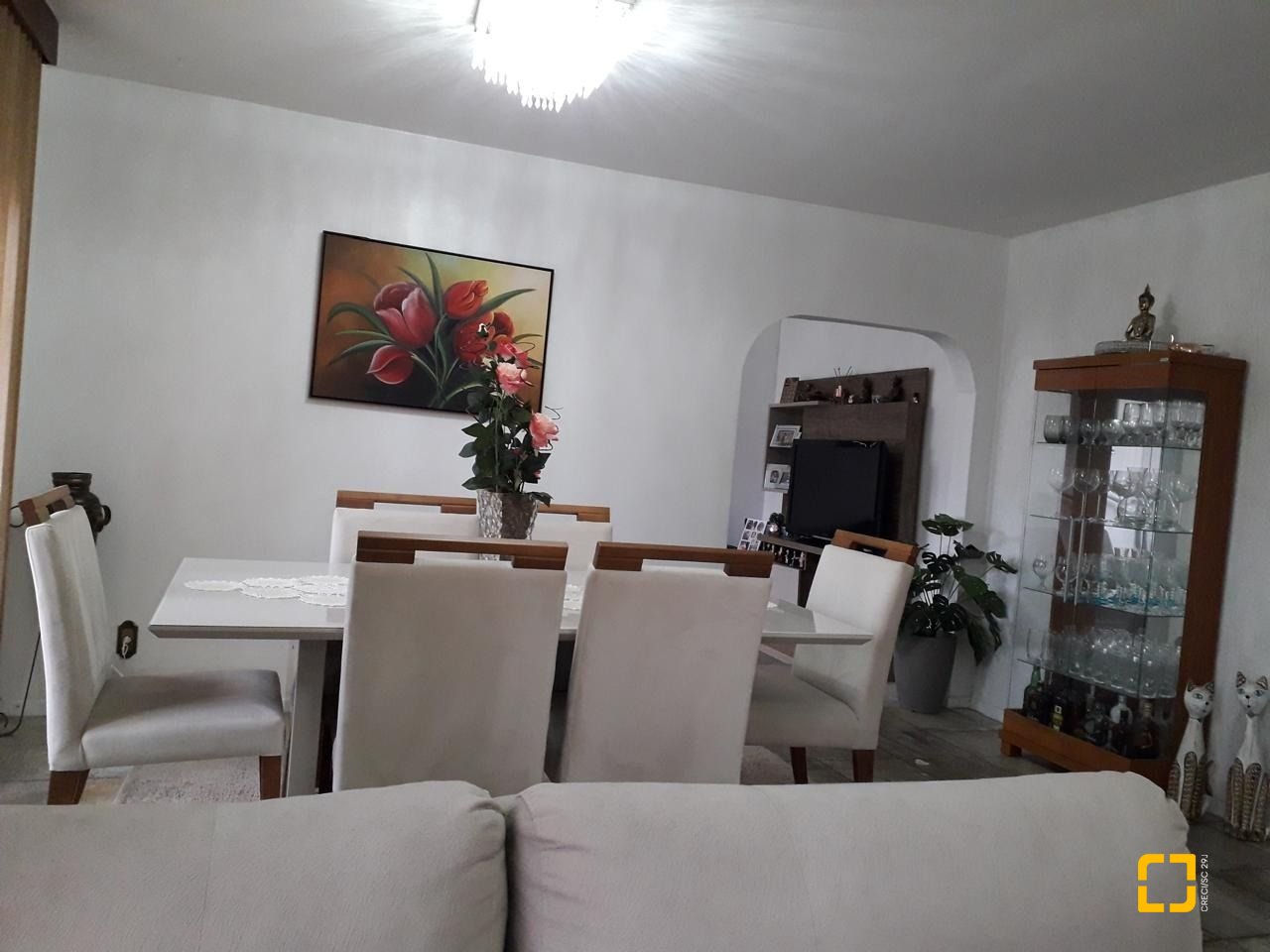 Casa com 153m², 2 quartos (sendo 1 suíte), 2 garagens, no bairro Barreiros em São José