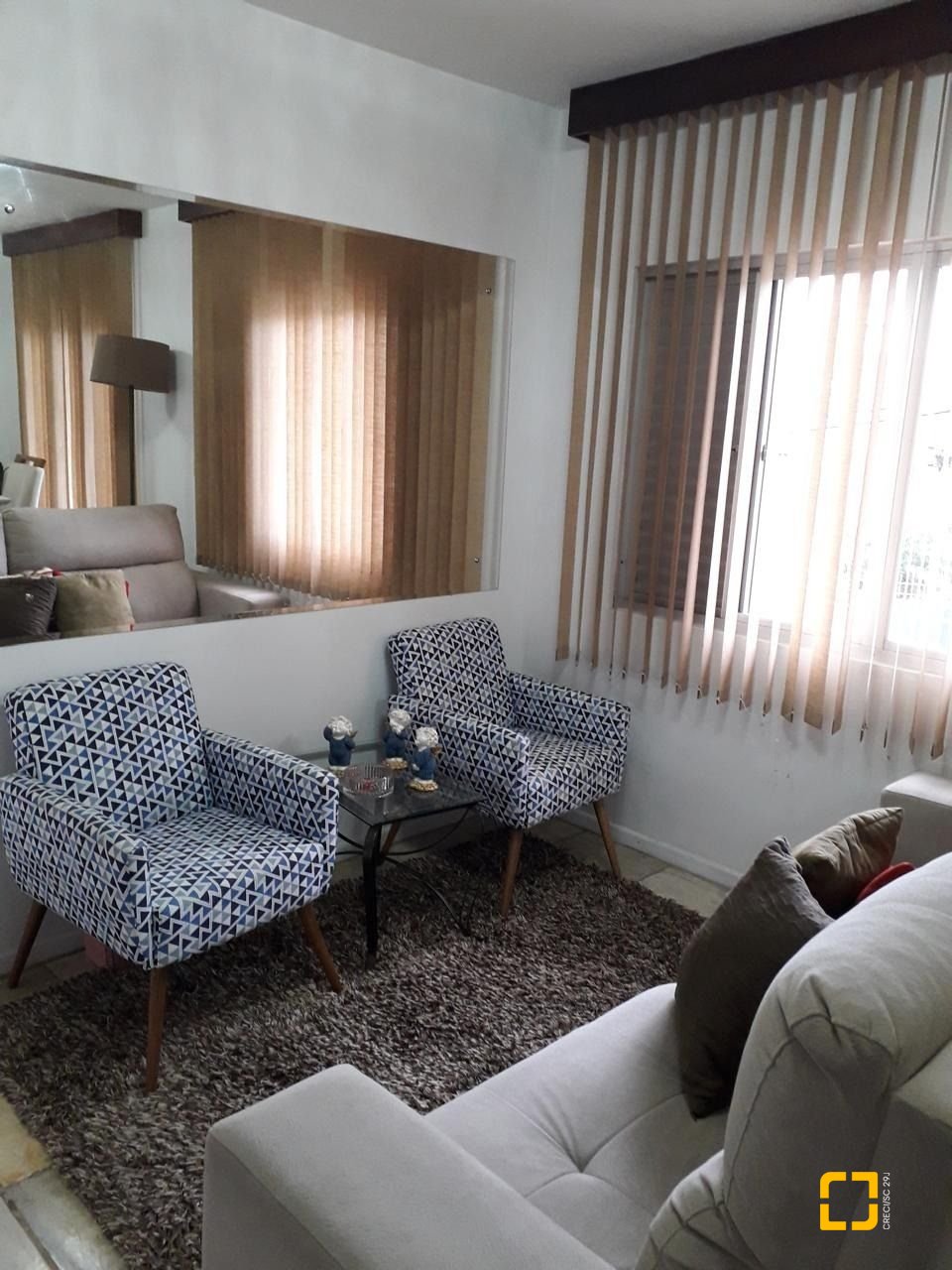 Casa com 153m², 2 quartos (sendo 1 suíte), 2 garagens, no bairro Barreiros em São José