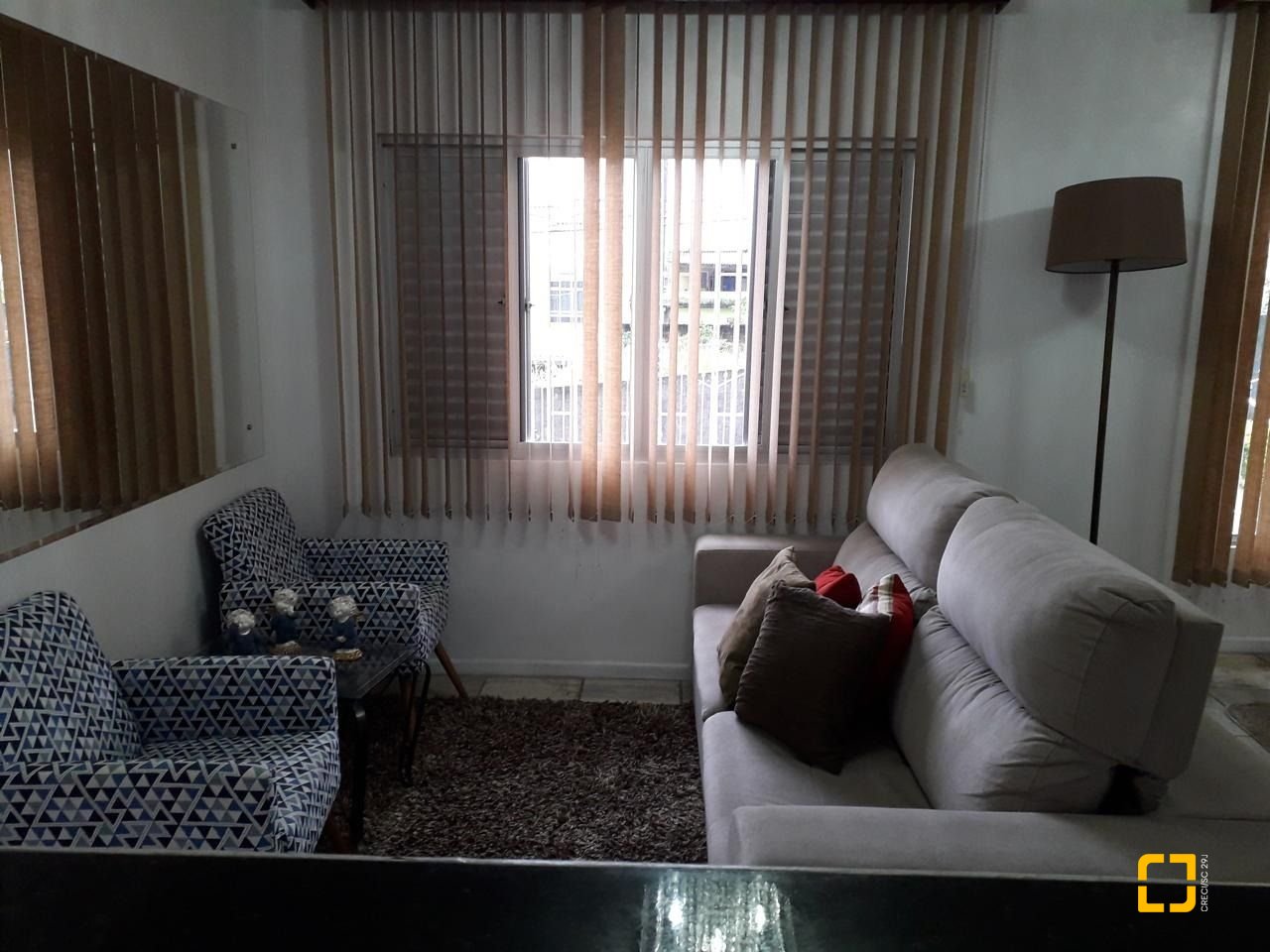Casa com 153m², 2 quartos (sendo 1 suíte), 2 garagens, no bairro Barreiros em São José