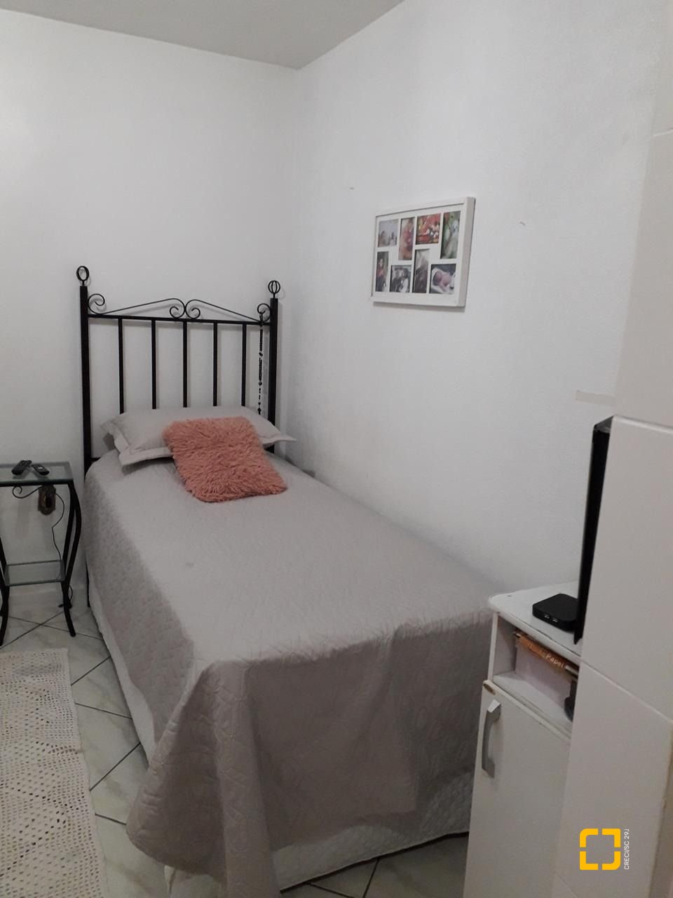 Casa com 153m², 2 quartos (sendo 1 suíte), 2 garagens, no bairro Barreiros em São José