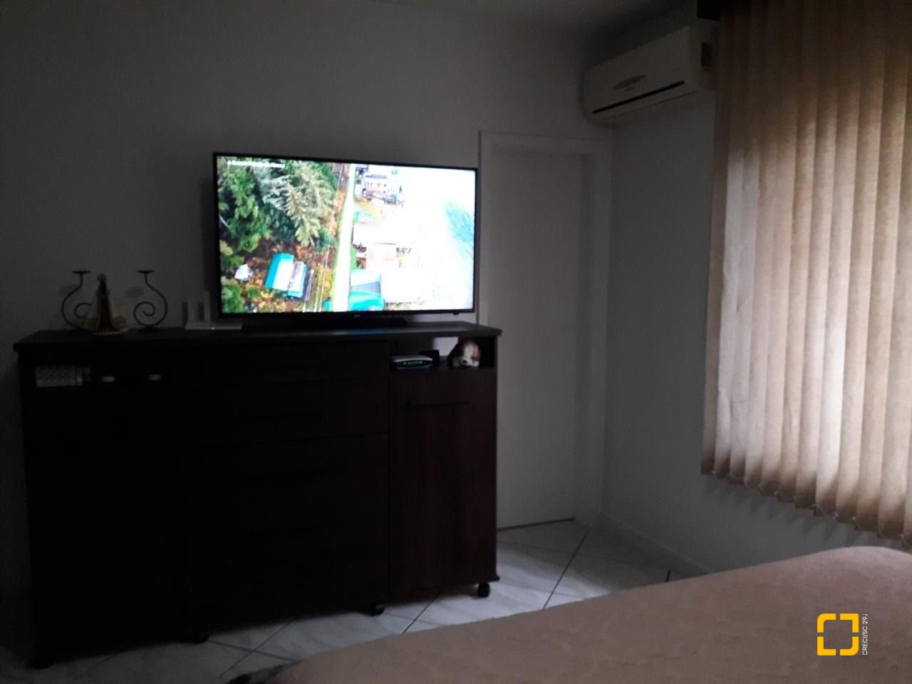 Casa com 153m², 2 quartos (sendo 1 suíte), 2 garagens, no bairro Barreiros em São José