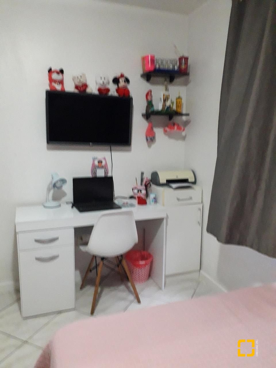 Casa com 153m², 2 quartos (sendo 1 suíte), 2 garagens, no bairro Barreiros em São José