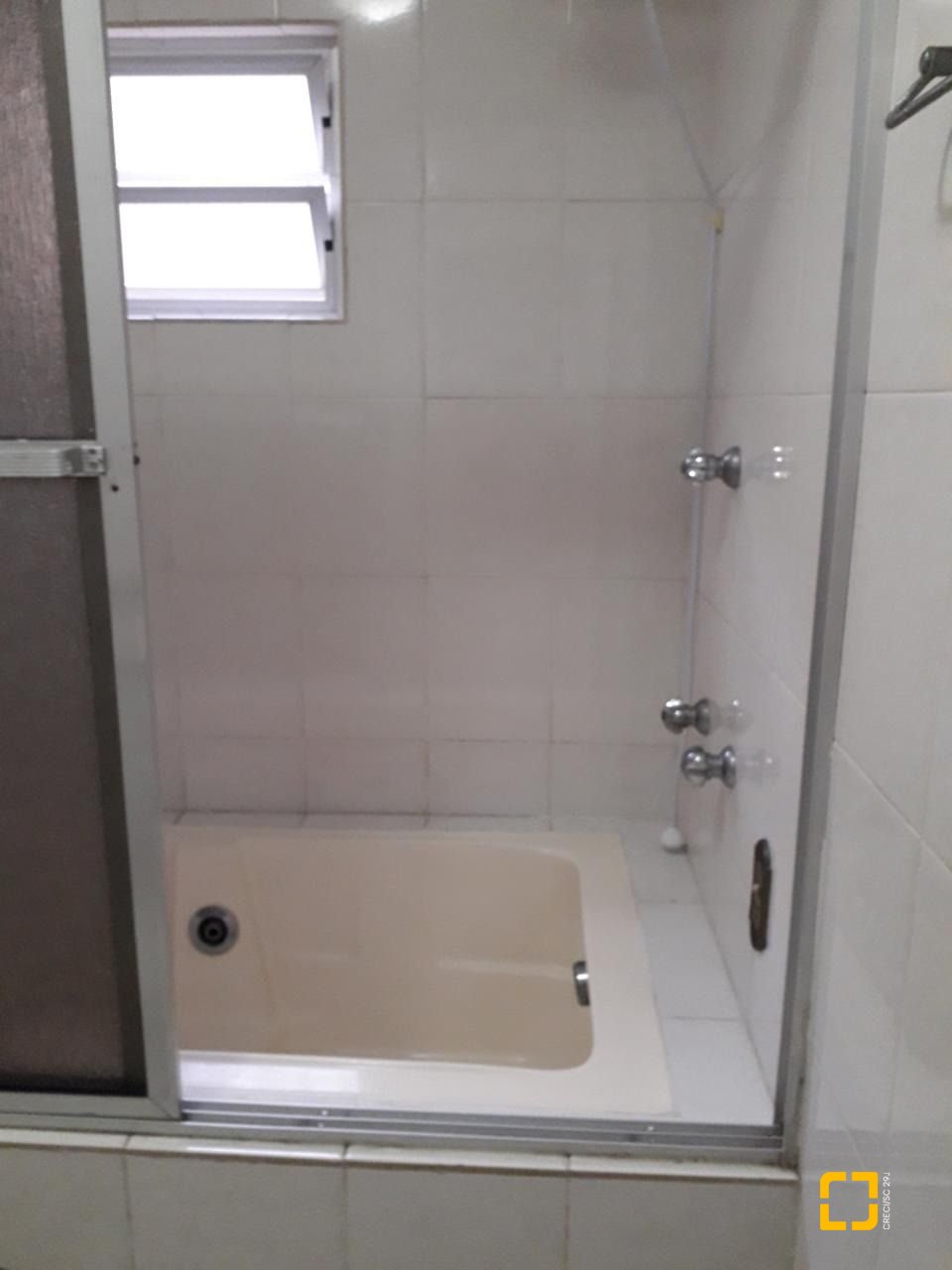 Casa com 153m², 2 quartos (sendo 1 suíte), 2 garagens, no bairro Barreiros em São José