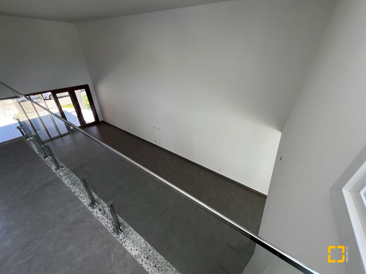 Casa de Condomínio com 220m², 8 quartos (sendo 4 suítes), 2 garagens, no bairro Cachoeira do Bom Jesus em Florianópolis