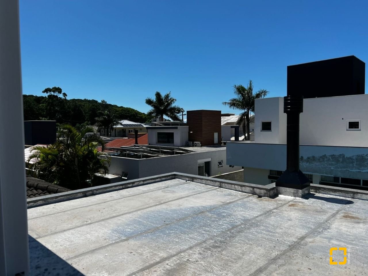 Casa de Condomínio com 220m², 8 quartos (sendo 4 suítes), 2 garagens, no bairro Cachoeira do Bom Jesus em Florianópolis