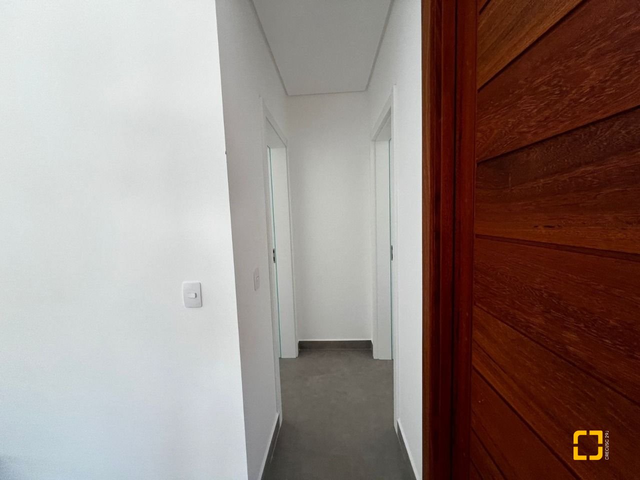 Casa de Condomínio com 220m², 8 quartos (sendo 4 suítes), 2 garagens, no bairro Cachoeira do Bom Jesus em Florianópolis