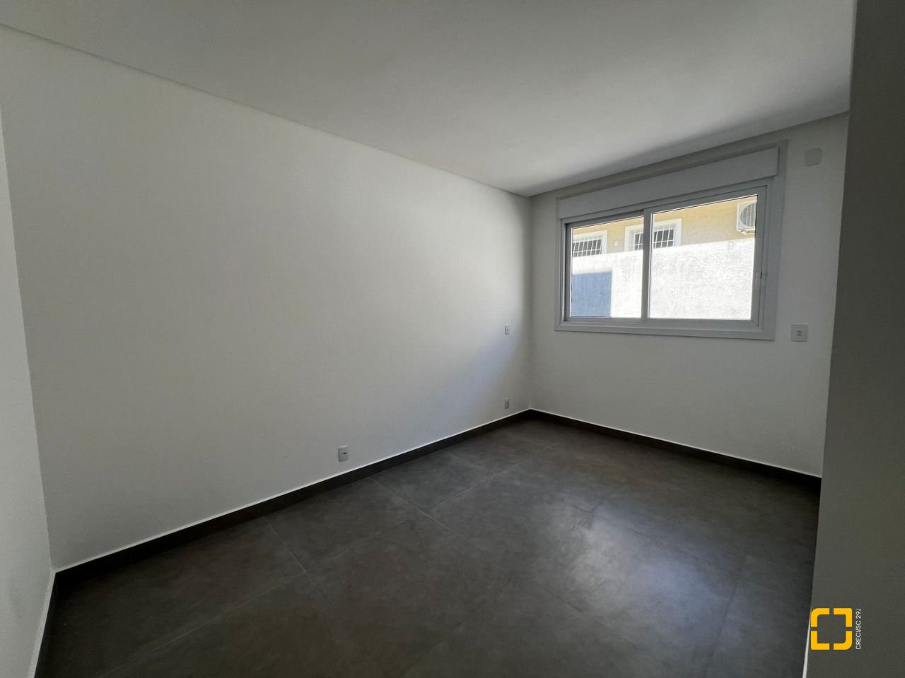 Casa de Condomínio com 220m², 8 quartos (sendo 4 suítes), 2 garagens, no bairro Cachoeira do Bom Jesus em Florianópolis