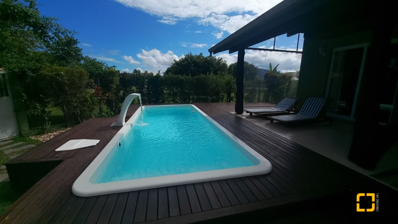 Casa de Condomínio com 214m², 5 quartos (sendo 1 suíte), 3 garagens, no bairro Campeche em Florianópolis