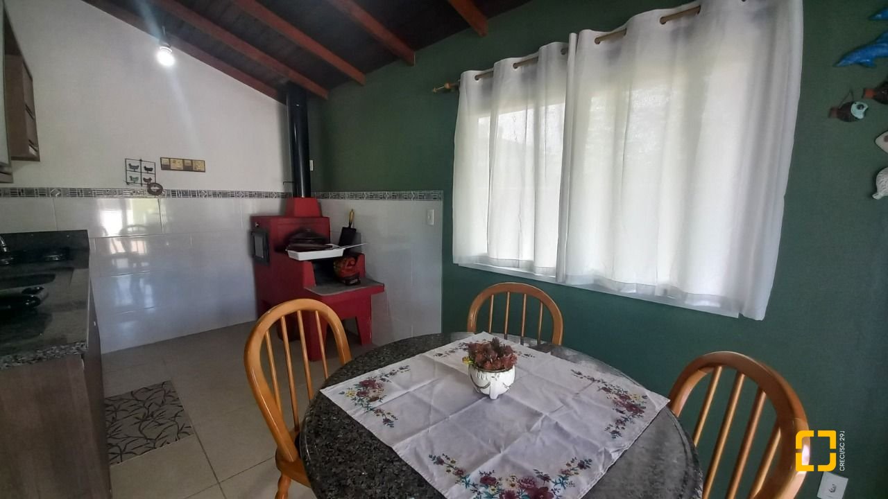 Casa de Condomínio com 214m², 5 quartos (sendo 1 suíte), 3 garagens, no bairro Campeche em Florianópolis