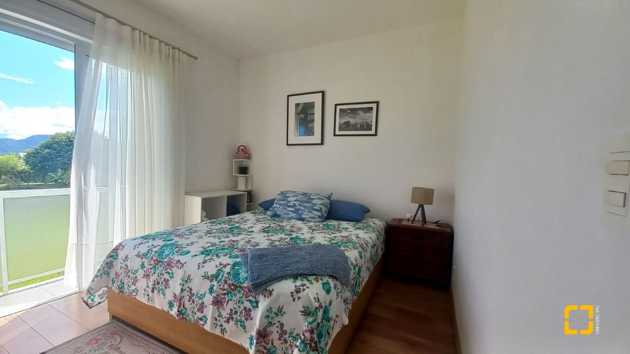 Casa de Condomínio com 214m², 5 quartos (sendo 1 suíte), 3 garagens, no bairro Campeche em Florianópolis