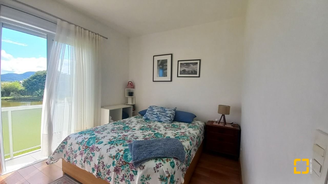 Casa de Condomínio com 214m², 5 quartos (sendo 1 suíte), 3 garagens, no bairro Campeche em Florianópolis