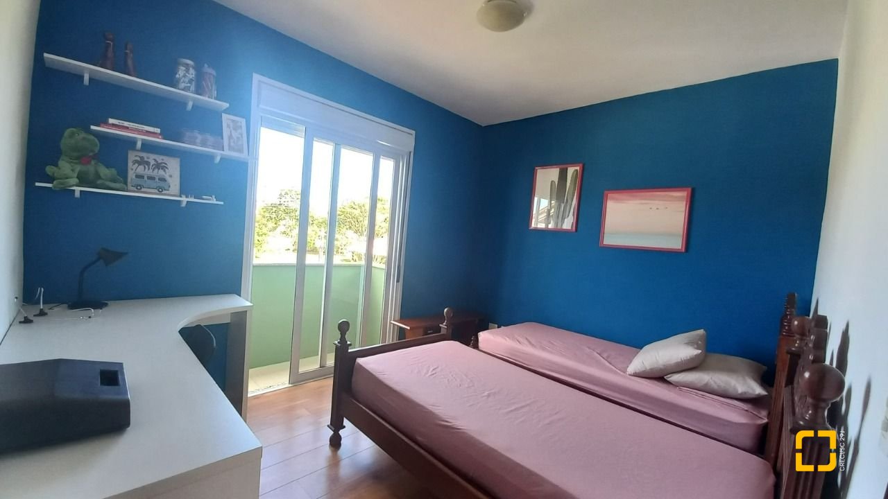 Casa de Condomínio com 214m², 5 quartos (sendo 1 suíte), 3 garagens, no bairro Campeche em Florianópolis