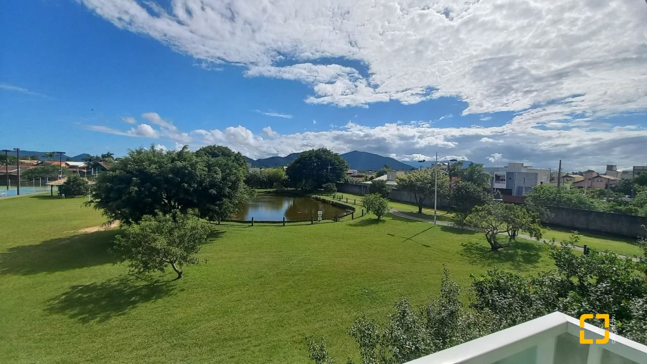 Casa de Condomínio com 214m², 5 quartos (sendo 1 suíte), 3 garagens, no bairro Campeche em Florianópolis