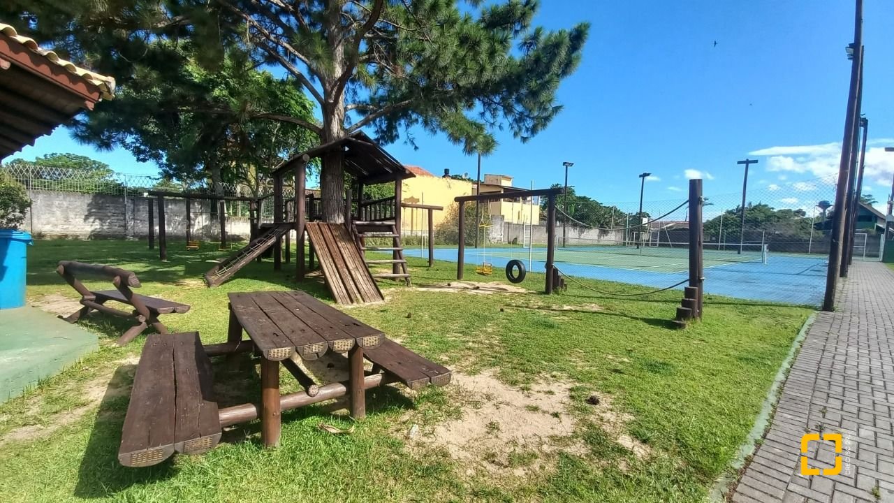 Casa de Condomínio com 214m², 5 quartos (sendo 1 suíte), 3 garagens, no bairro Campeche em Florianópolis