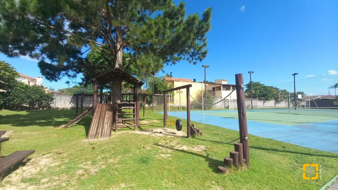 Casa de Condomínio com 214m², 5 quartos (sendo 1 suíte), 3 garagens, no bairro Campeche em Florianópolis