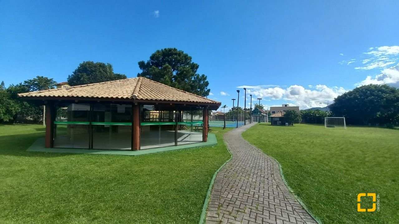 Casa de Condomínio com 214m², 5 quartos (sendo 1 suíte), 3 garagens, no bairro Campeche em Florianópolis