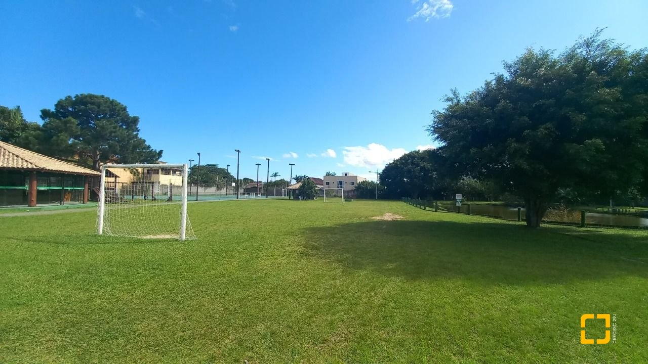Casa de Condomínio com 214m², 5 quartos (sendo 1 suíte), 3 garagens, no bairro Campeche em Florianópolis
