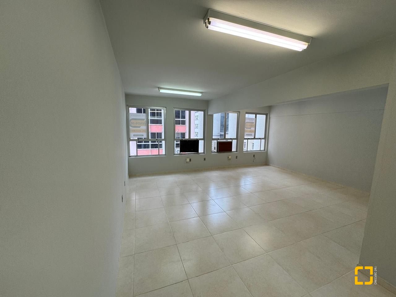 Sala com 34m², no bairro Centro em Florianópolis