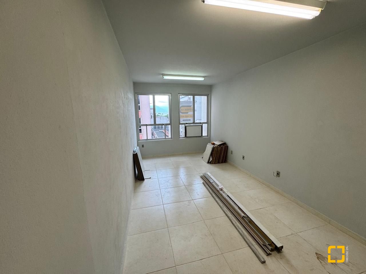 Sala com 34m², no bairro Centro em Florianópolis