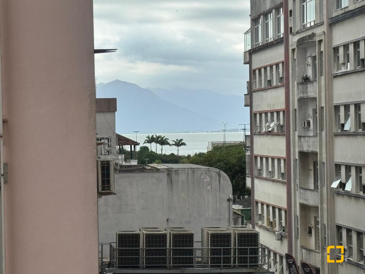 Sala com 34m², no bairro Centro em Florianópolis