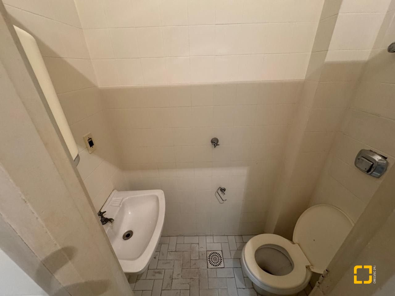 Sala com 34m², no bairro Centro em Florianópolis