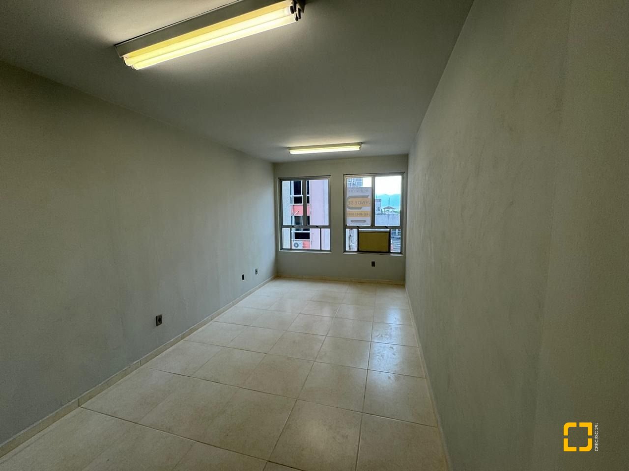 Sala com 34m², no bairro Centro em Florianópolis