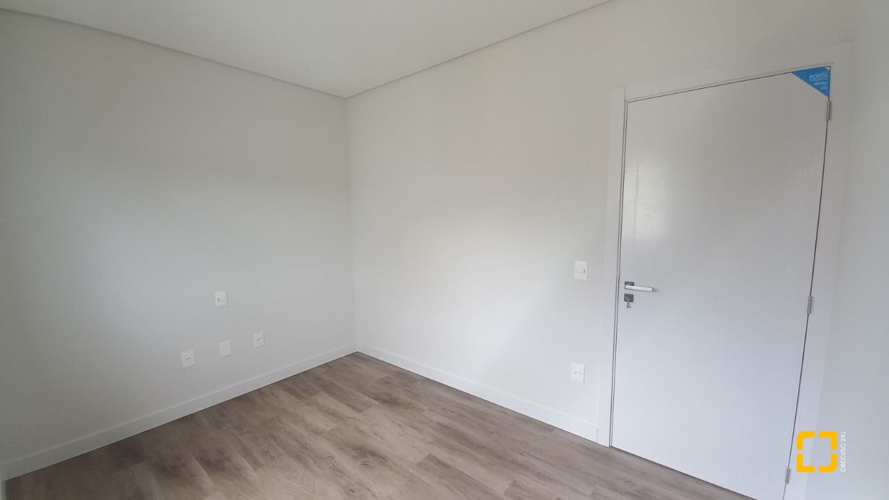 Apartamento com 76m², 4 quartos (sendo 1 suíte), 1 garagem, no bairro Carvoeira em Florianópolis