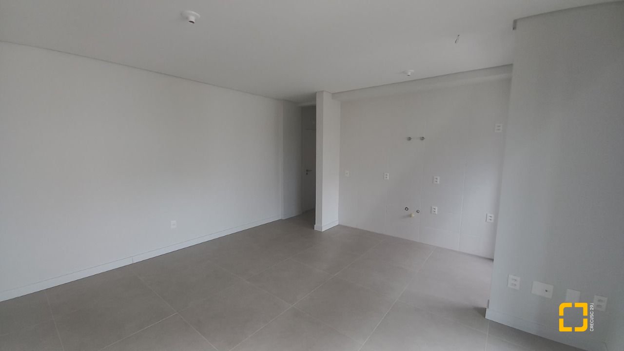 Apartamento com 76m², 4 quartos (sendo 1 suíte), 1 garagem, no bairro Carvoeira em Florianópolis