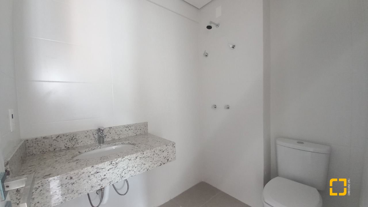 Apartamento com 76m², 4 quartos (sendo 1 suíte), 1 garagem, no bairro Carvoeira em Florianópolis