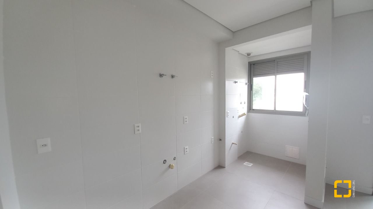 Apartamento com 76m², 4 quartos (sendo 1 suíte), 1 garagem, no bairro Carvoeira em Florianópolis
