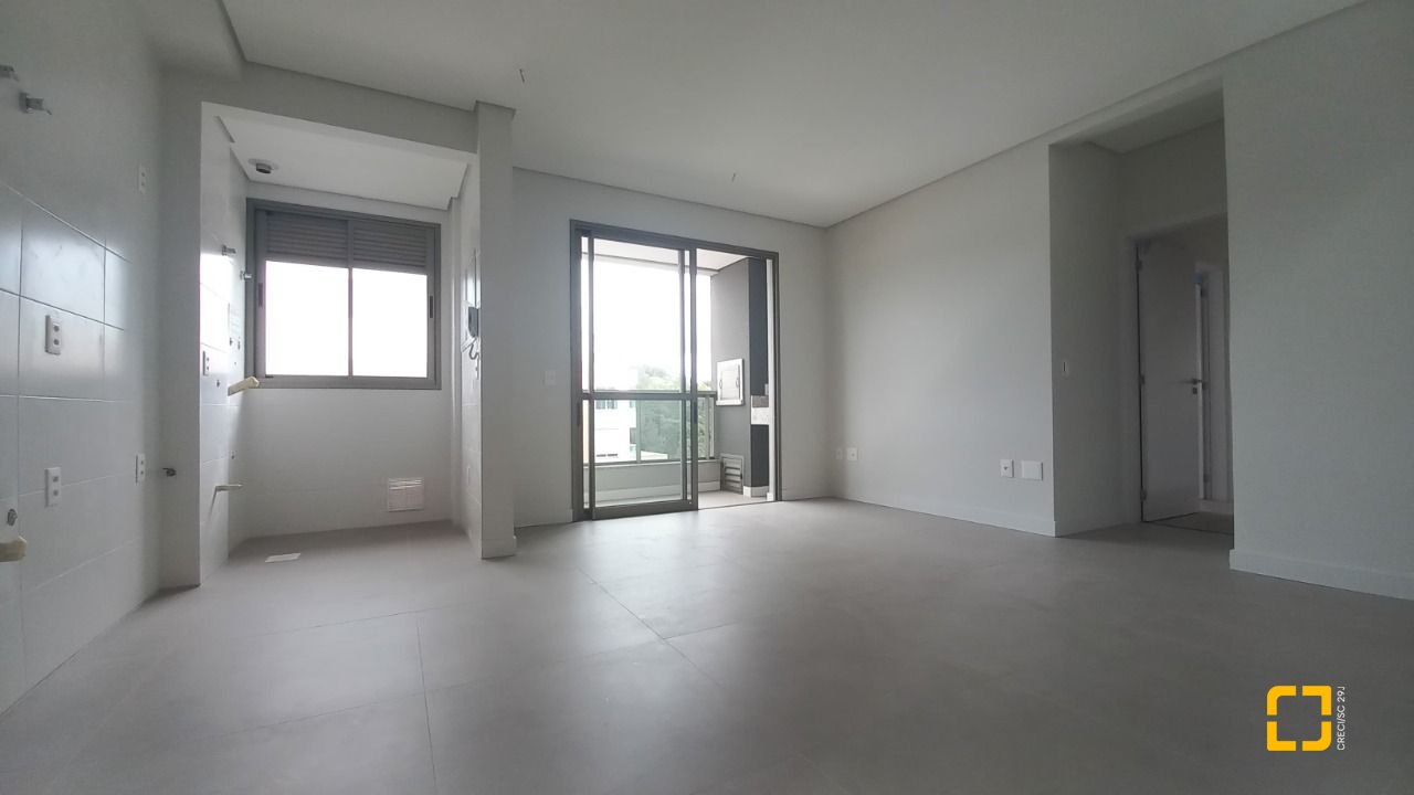 Apartamento com 76m², 4 quartos (sendo 1 suíte), 1 garagem, no bairro Carvoeira em Florianópolis