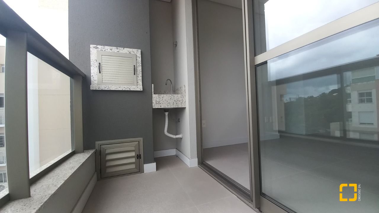 Apartamento com 76m², 4 quartos (sendo 1 suíte), 1 garagem, no bairro Carvoeira em Florianópolis