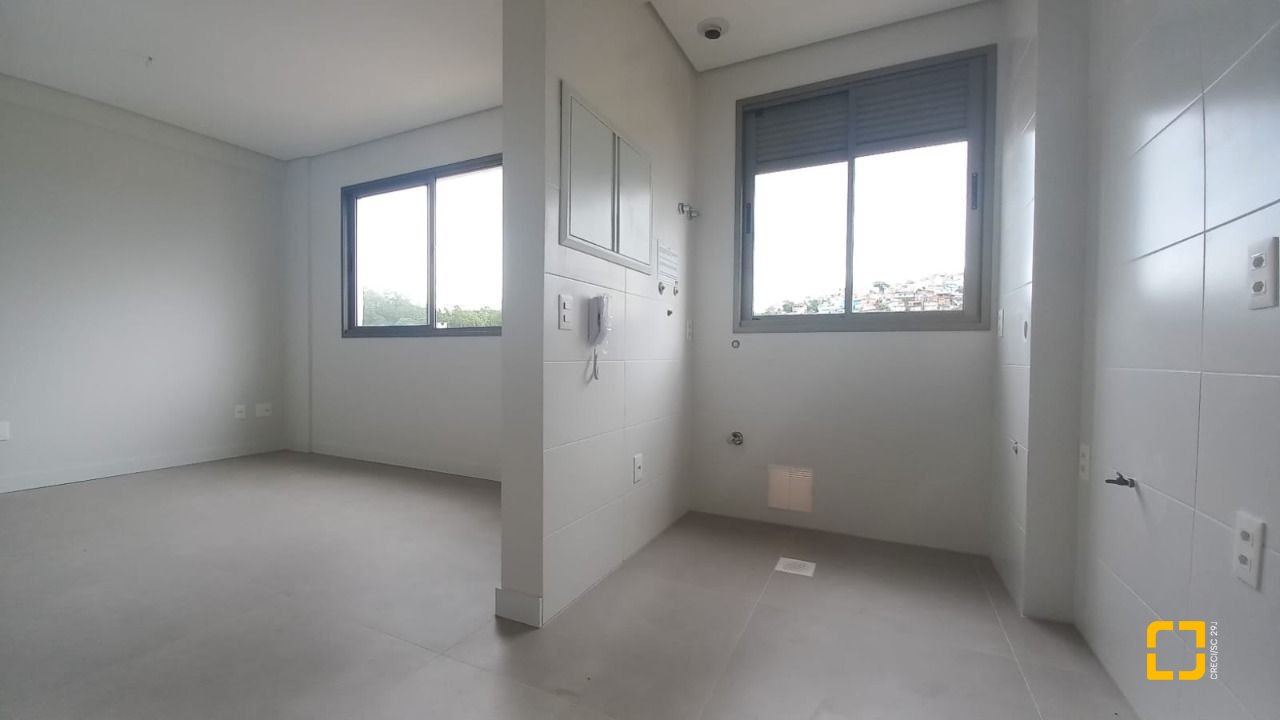 Apartamento com 39m², 1 quarto, 1 garagem, no bairro Carvoeira em Florianópolis