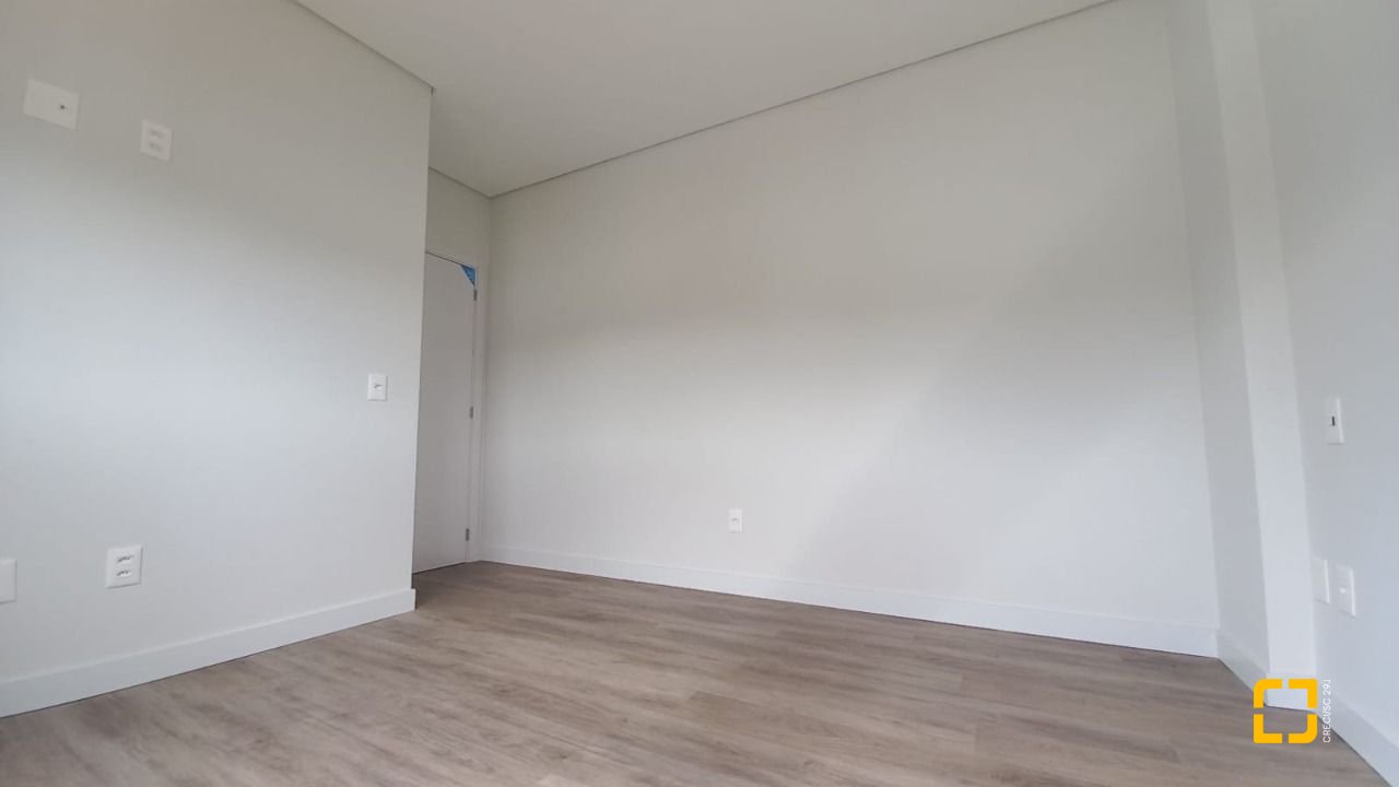 Apartamento com 39m², 1 quarto, 1 garagem, no bairro Carvoeira em Florianópolis
