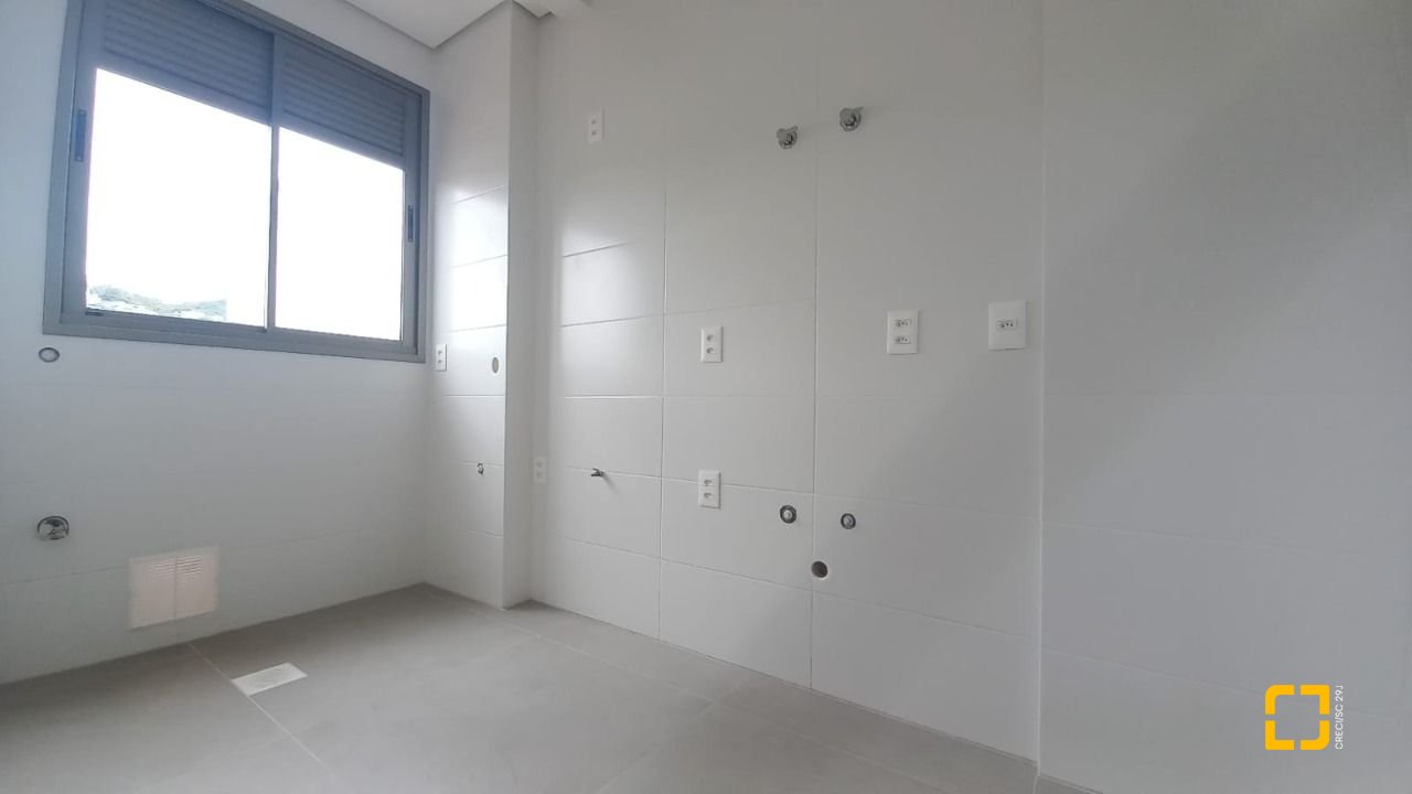 Apartamento com 39m², 1 quarto, 1 garagem, no bairro Carvoeira em Florianópolis