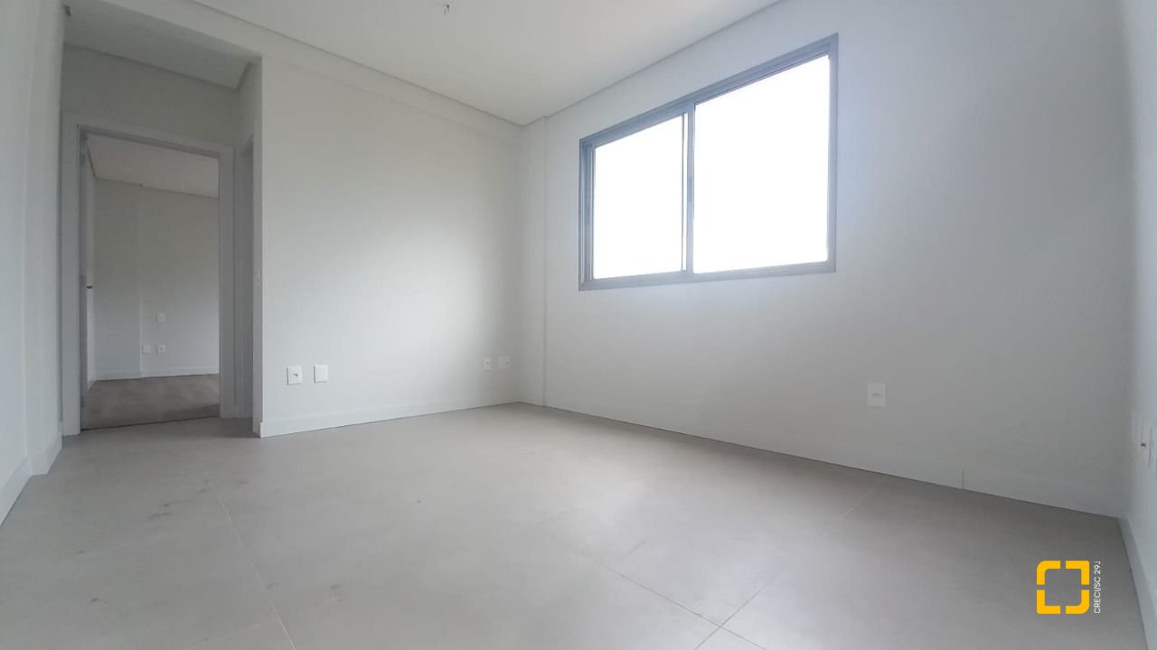 Apartamento com 39m², 1 quarto, 1 garagem, no bairro Carvoeira em Florianópolis