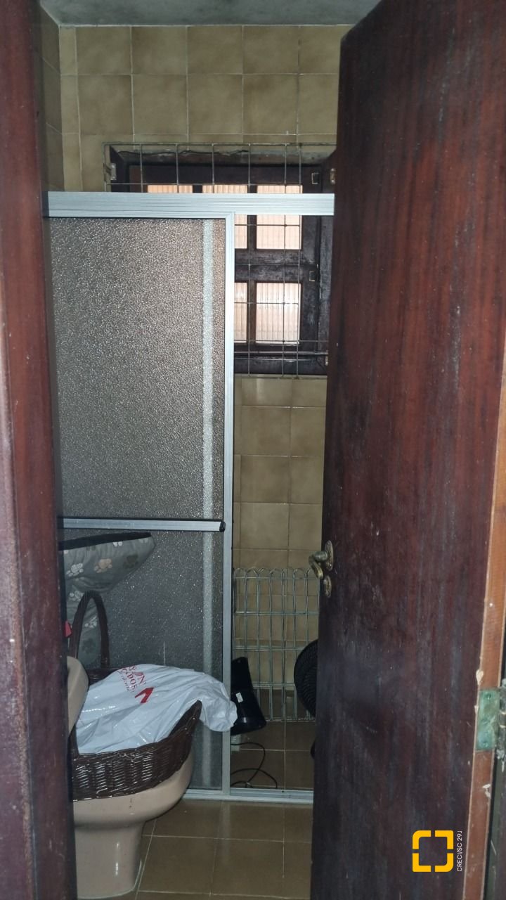 Casa com 274m², 8 quartos (sendo 3 suítes), 4 garagens, no bairro Itaguaçu em Florianópolis