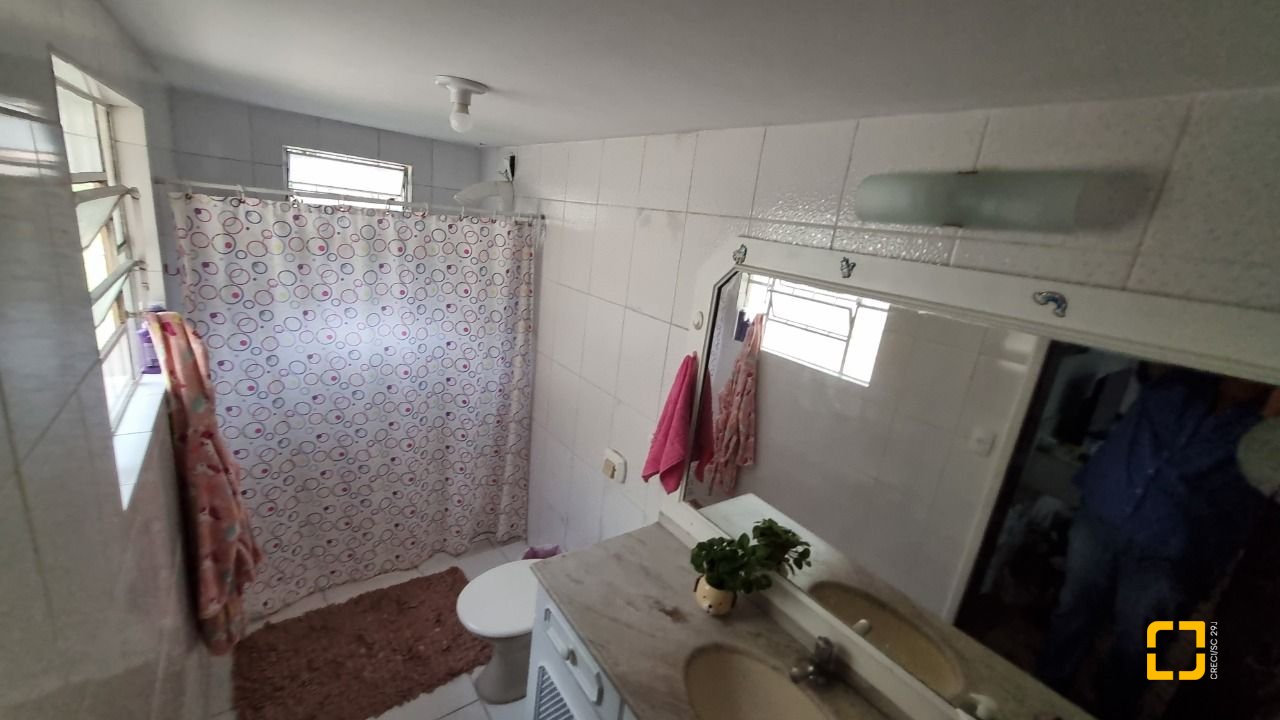 Casa com 274m², 8 quartos (sendo 3 suítes), 4 garagens, no bairro Itaguaçu em Florianópolis