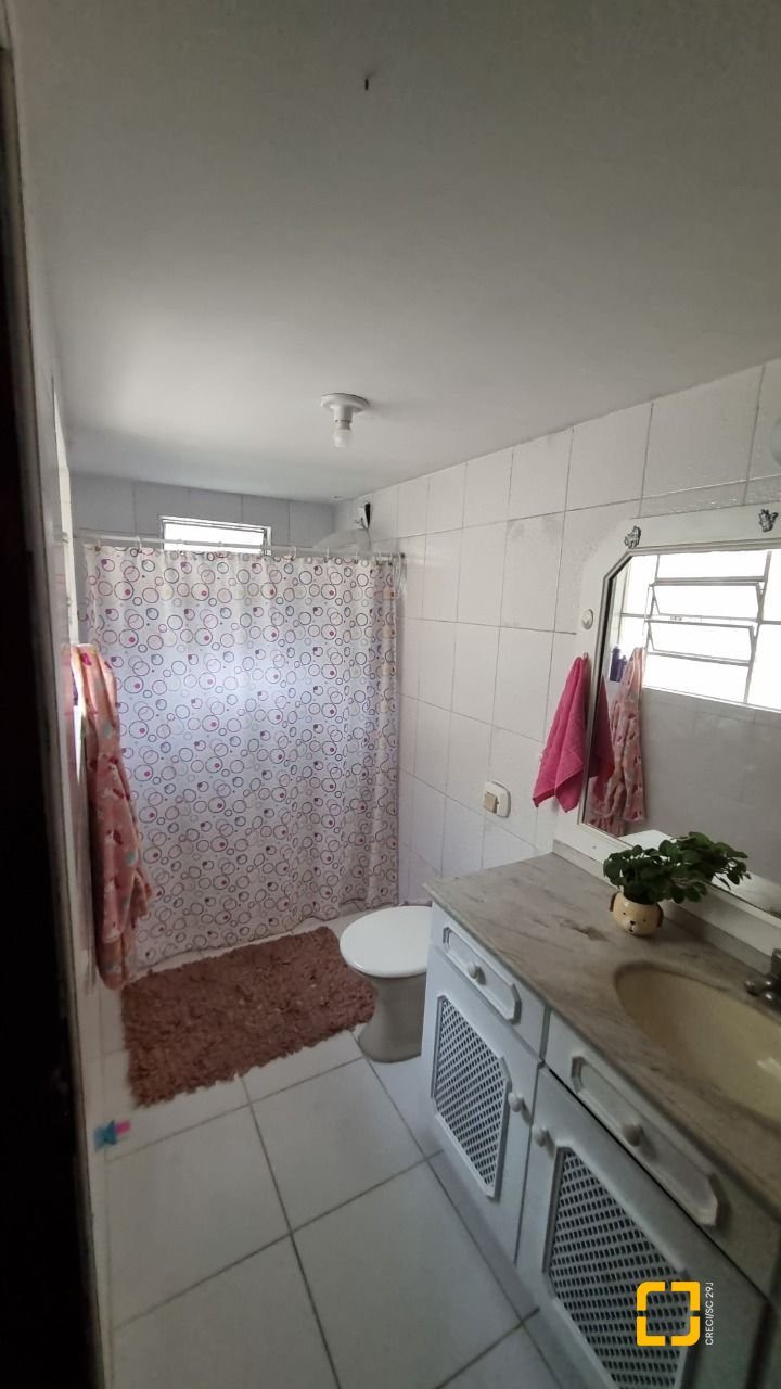 Casa com 274m², 8 quartos (sendo 3 suítes), 4 garagens, no bairro Itaguaçu em Florianópolis