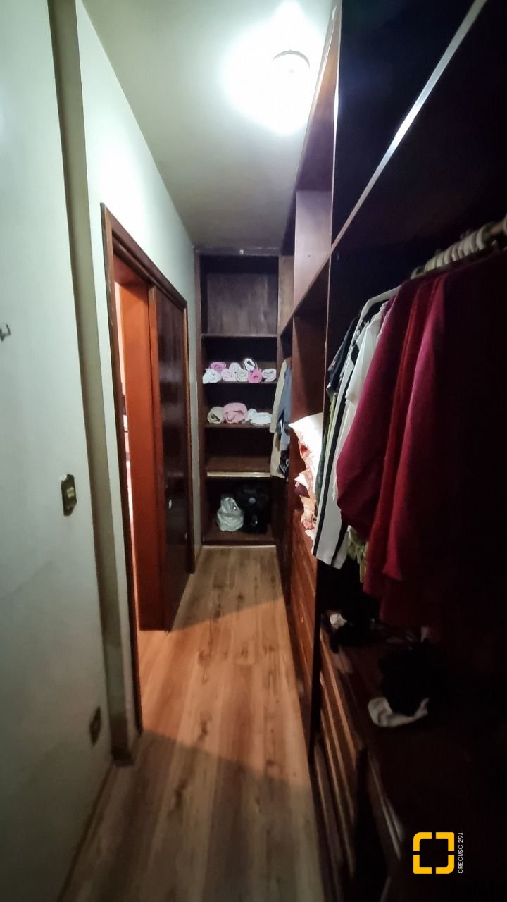 Casa com 274m², 8 quartos (sendo 3 suítes), 4 garagens, no bairro Itaguaçu em Florianópolis