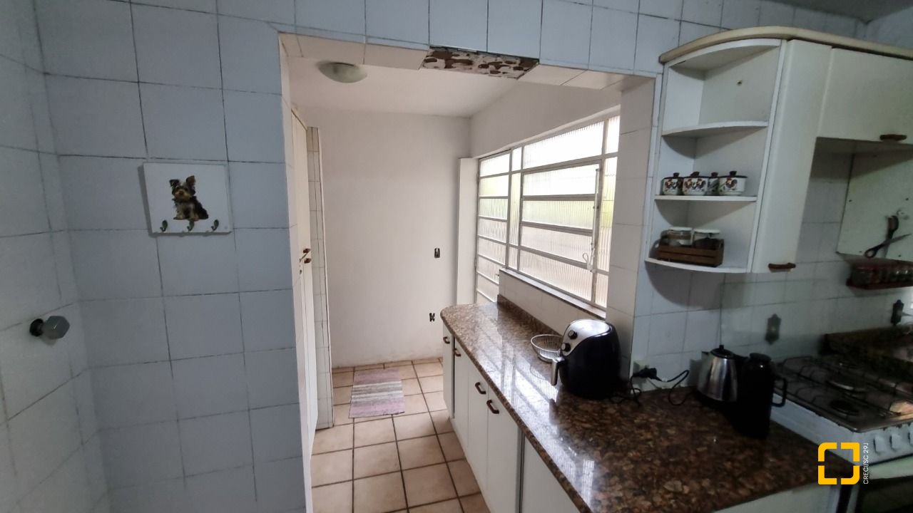 Casa com 274m², 8 quartos (sendo 3 suítes), 4 garagens, no bairro Itaguaçu em Florianópolis