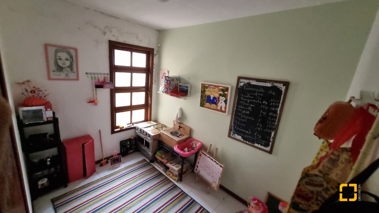Casa com 274m², 8 quartos (sendo 3 suítes), 4 garagens, no bairro Itaguaçu em Florianópolis