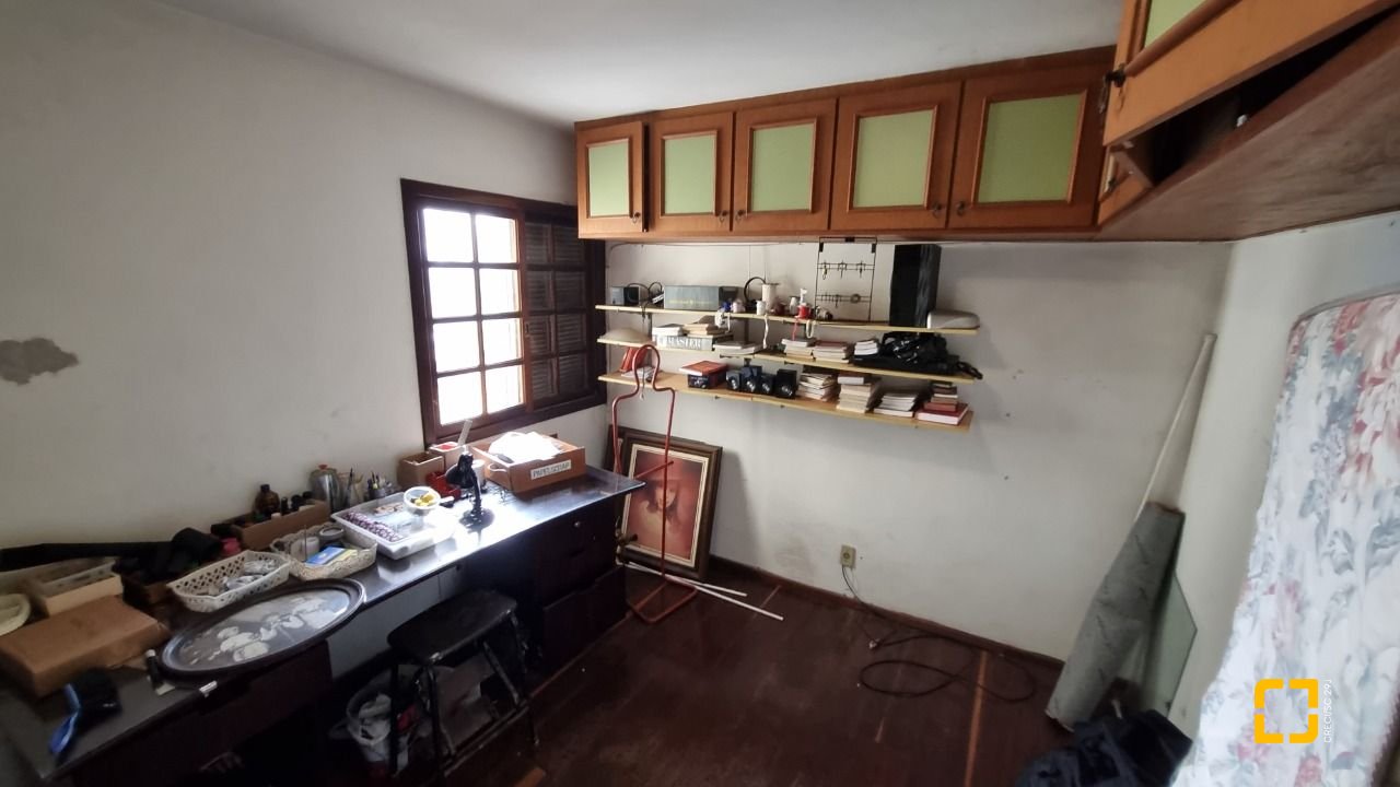 Casa com 274m², 8 quartos (sendo 3 suítes), 4 garagens, no bairro Itaguaçu em Florianópolis
