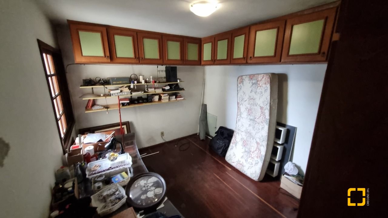 Casa com 274m², 8 quartos (sendo 3 suítes), 4 garagens, no bairro Itaguaçu em Florianópolis