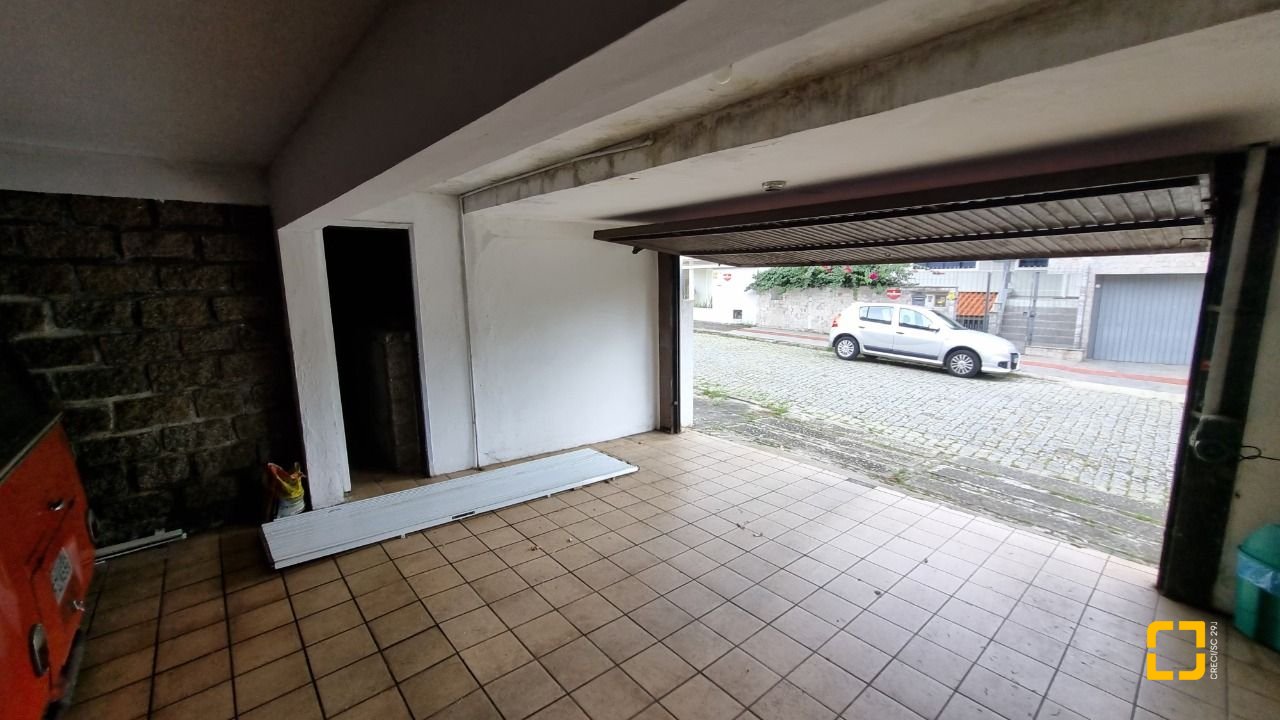 Casa com 274m², 8 quartos (sendo 3 suítes), 4 garagens, no bairro Itaguaçu em Florianópolis
