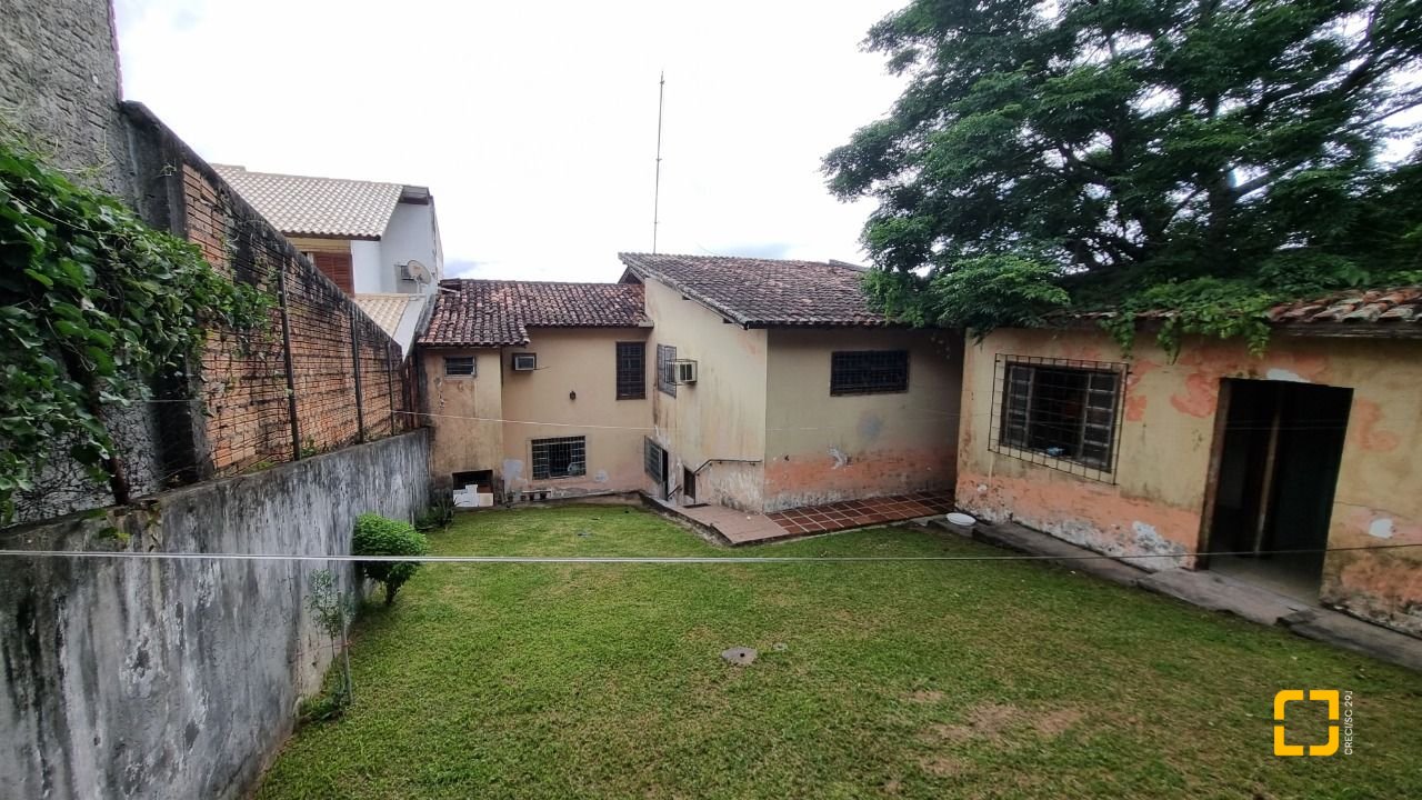 Casa com 274m², 8 quartos (sendo 3 suítes), 4 garagens, no bairro Itaguaçu em Florianópolis