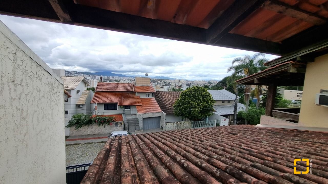 Casa com 274m², 8 quartos (sendo 3 suítes), 4 garagens, no bairro Itaguaçu em Florianópolis